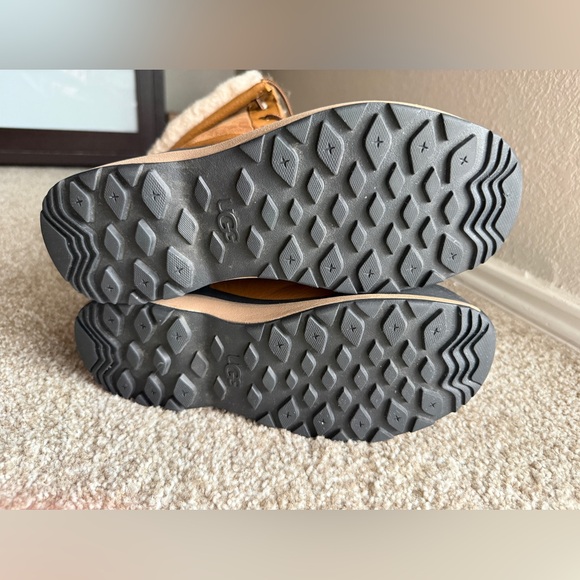 UGG Adirondack III Tan and Black Waterproof Boots - Picture 7 of 7